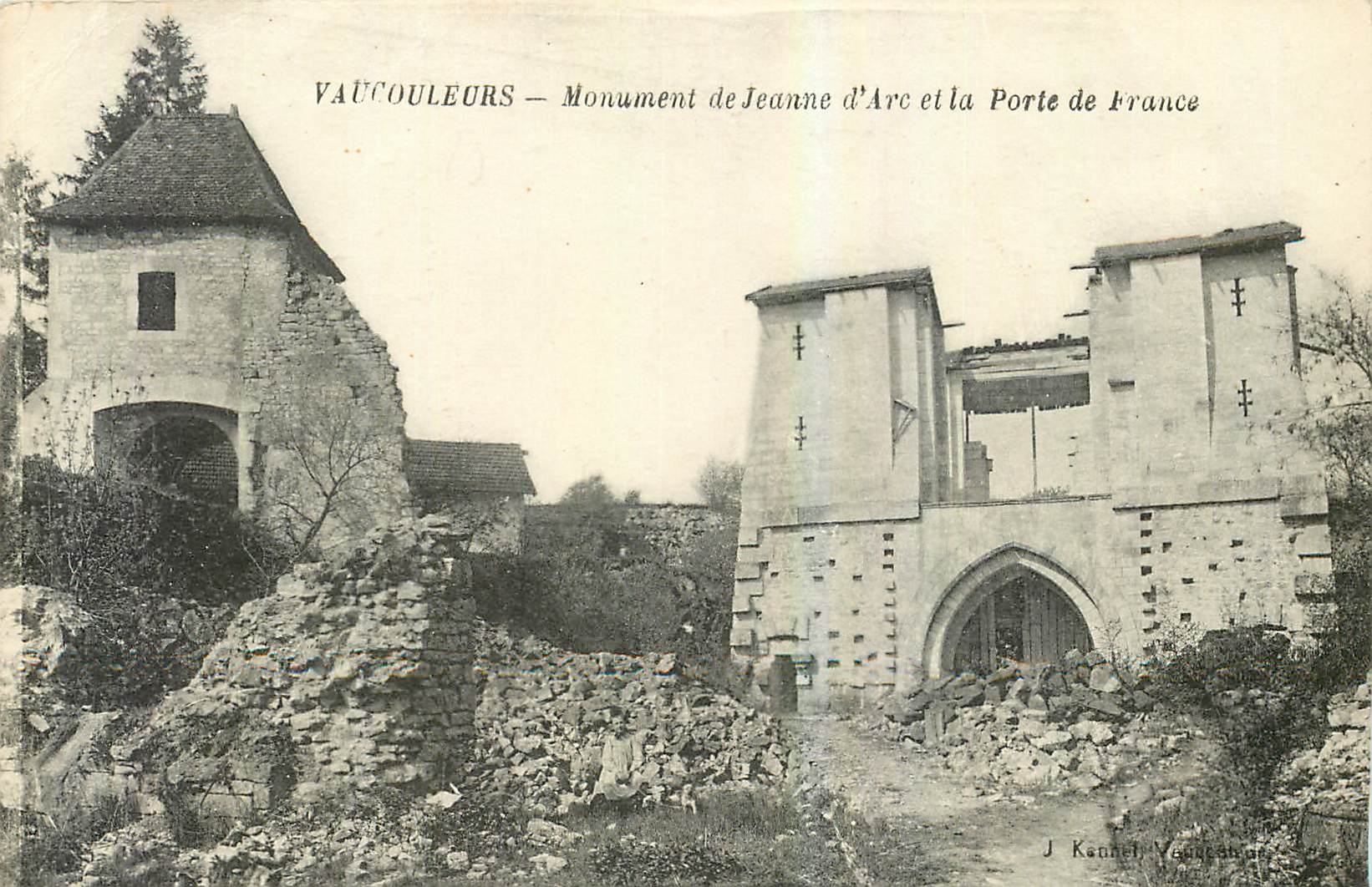 CPA Vaucouleurs Monument de Jeanne d'Arc et la Porte de France 