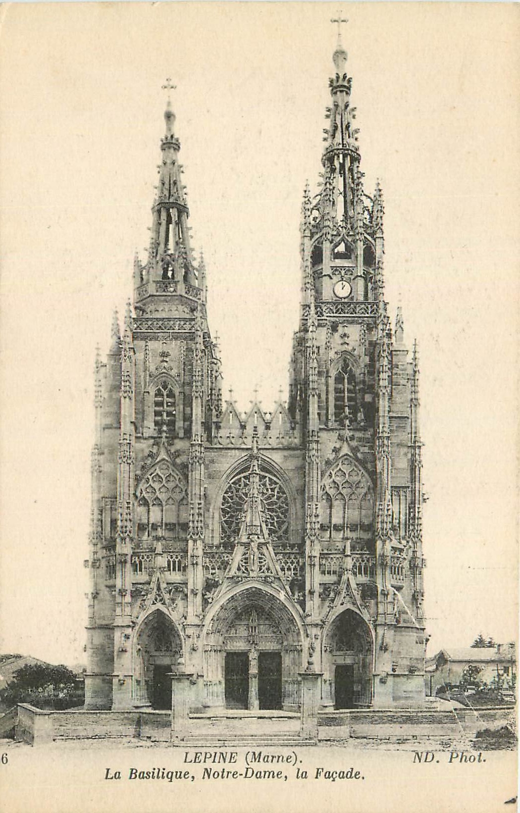 CPA L'epine Marne La Basilique Notre Dame la Facade 