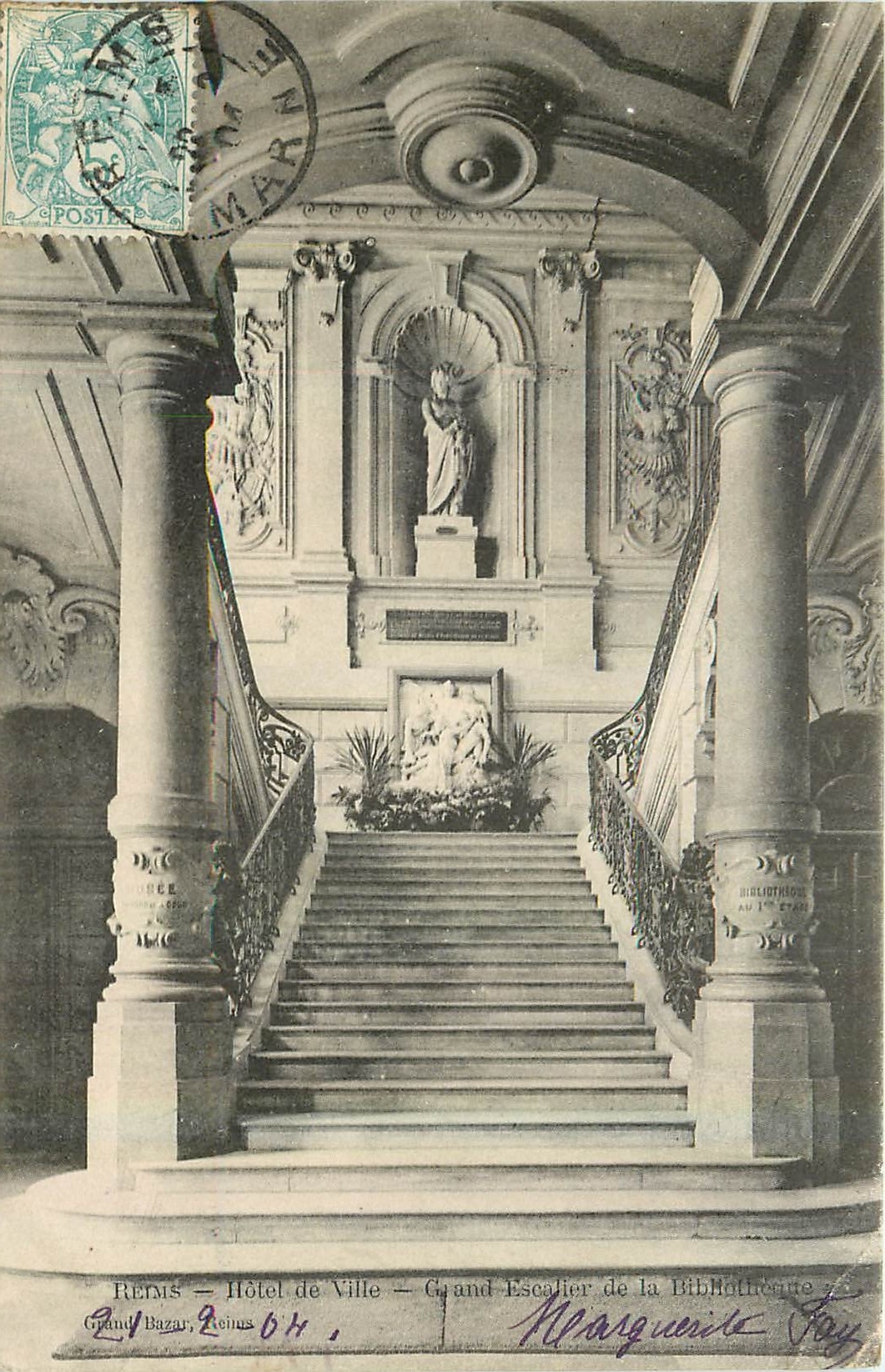 Reims — Rathaus — Große Treppe der Bibliothek