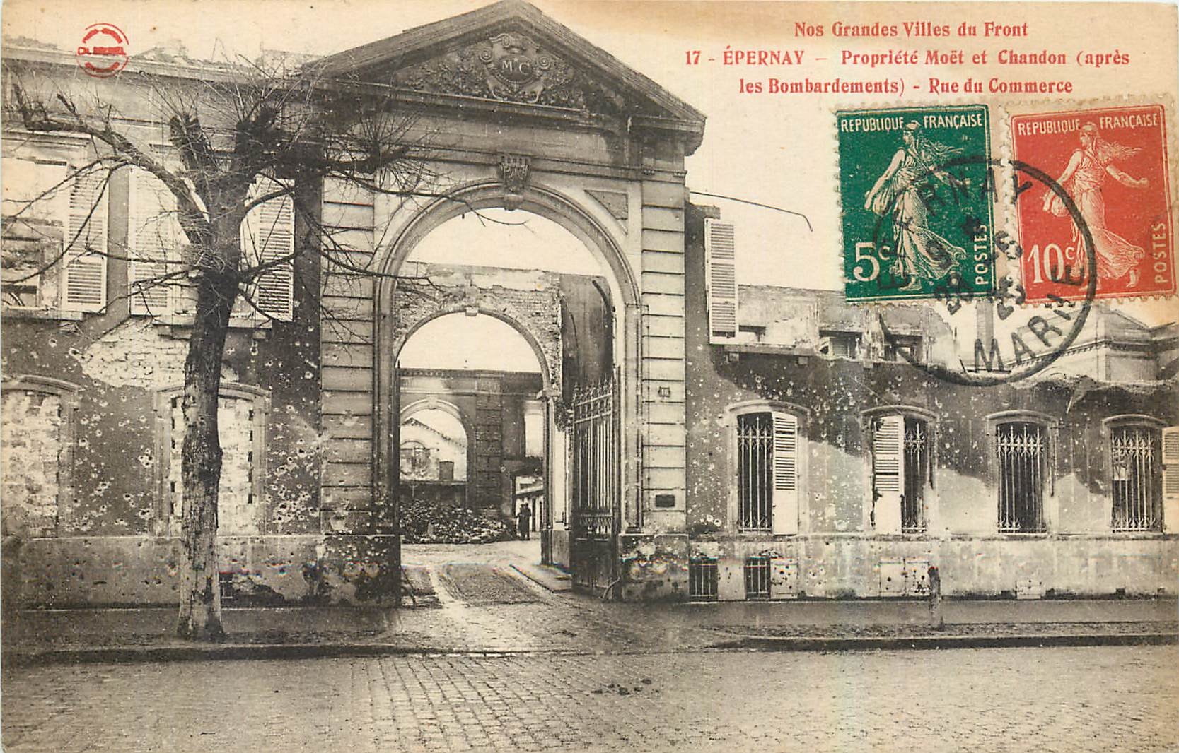CPA Nos Grandes Villes du Front Epernay Propriete Moet et Chandon Rue du Commerce Militaria