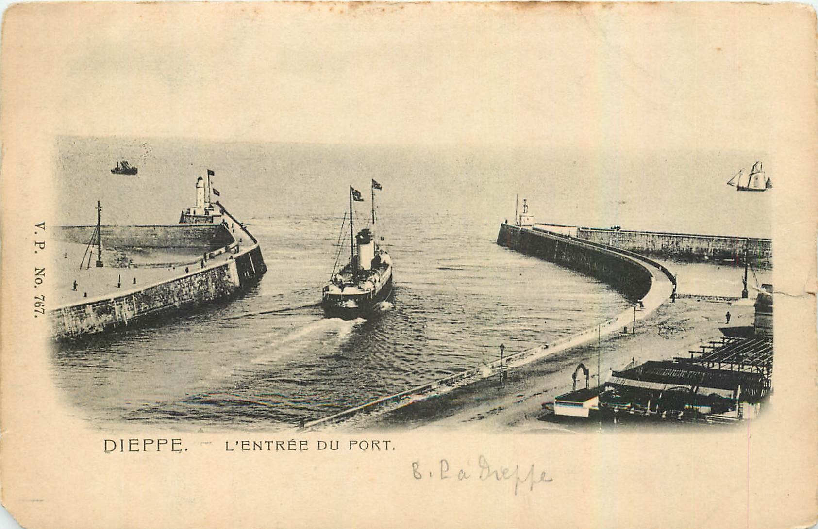 CPA Dieppe l'Entree du Port Bateau
