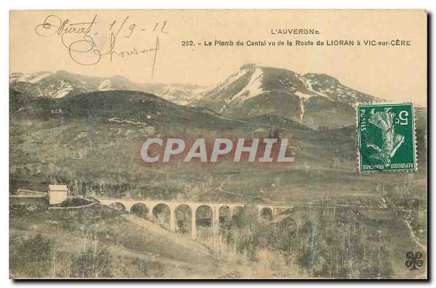 CPA l'Auvergne Le Plomb du Cantal vu de la Route du Lioran a Vic sur Cere 