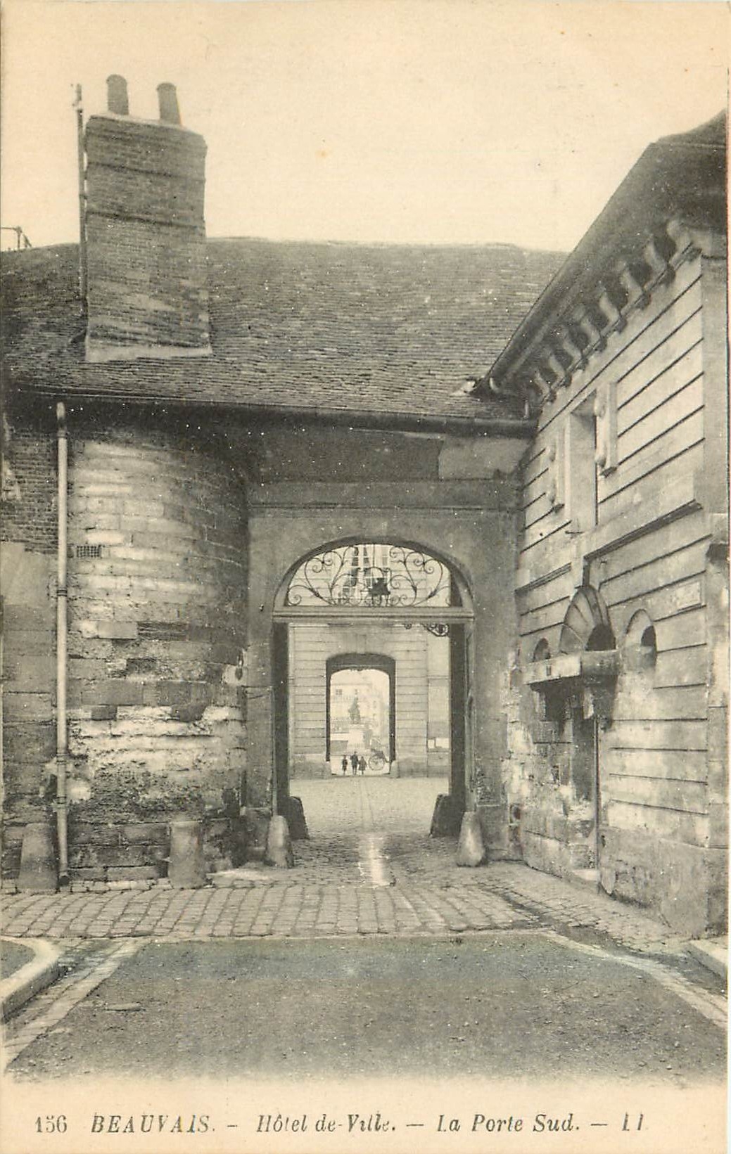 CPA Beauvais Hotel de Ville La Porte Sud 