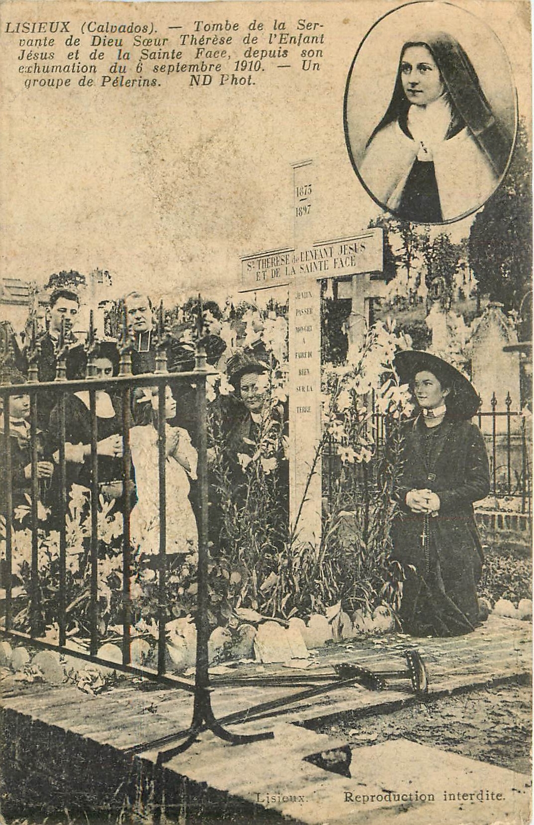 CPA Lisieux Calvados Tombe de la Servante de Dieu Scoeur Therese de l'Enfant Jesus 