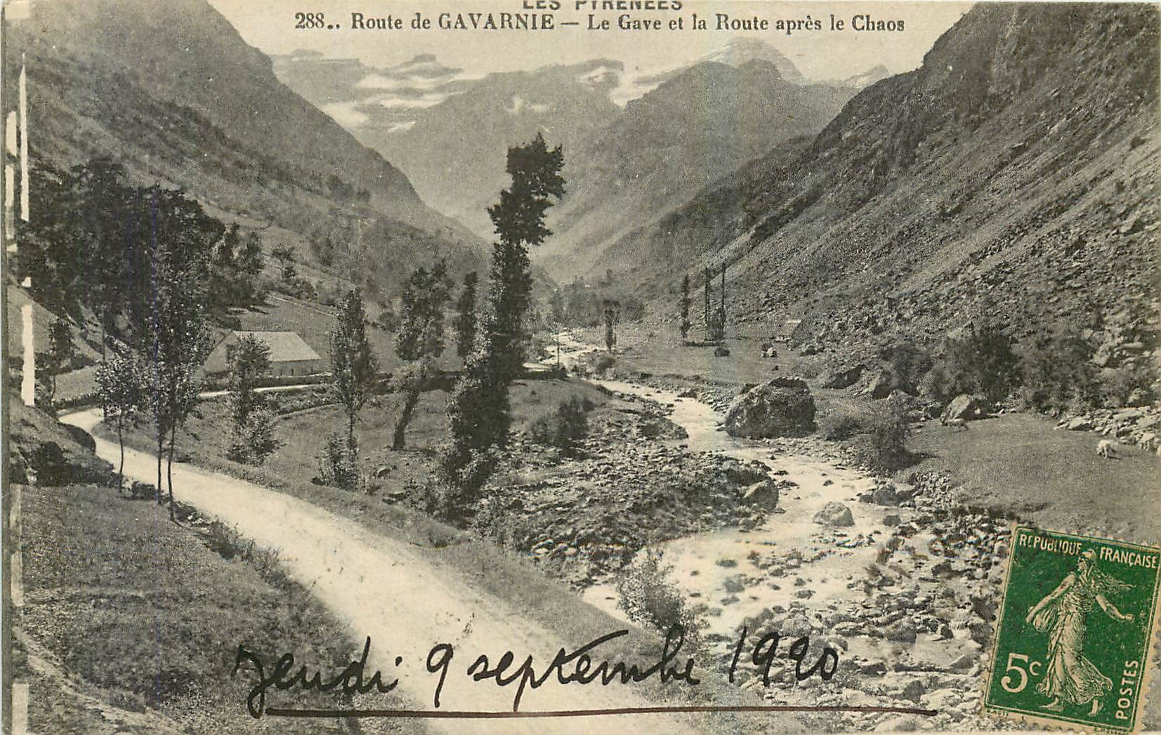 CPA Les Pyrenees Route de Gavarnie Le Gave et la Route apres le Chaos 