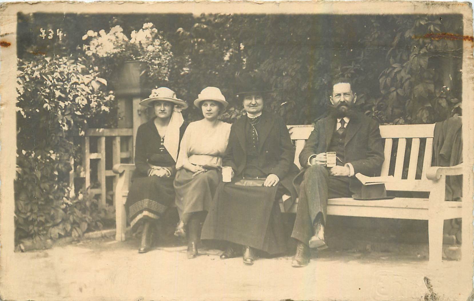 CARTE PHOTO Personnages