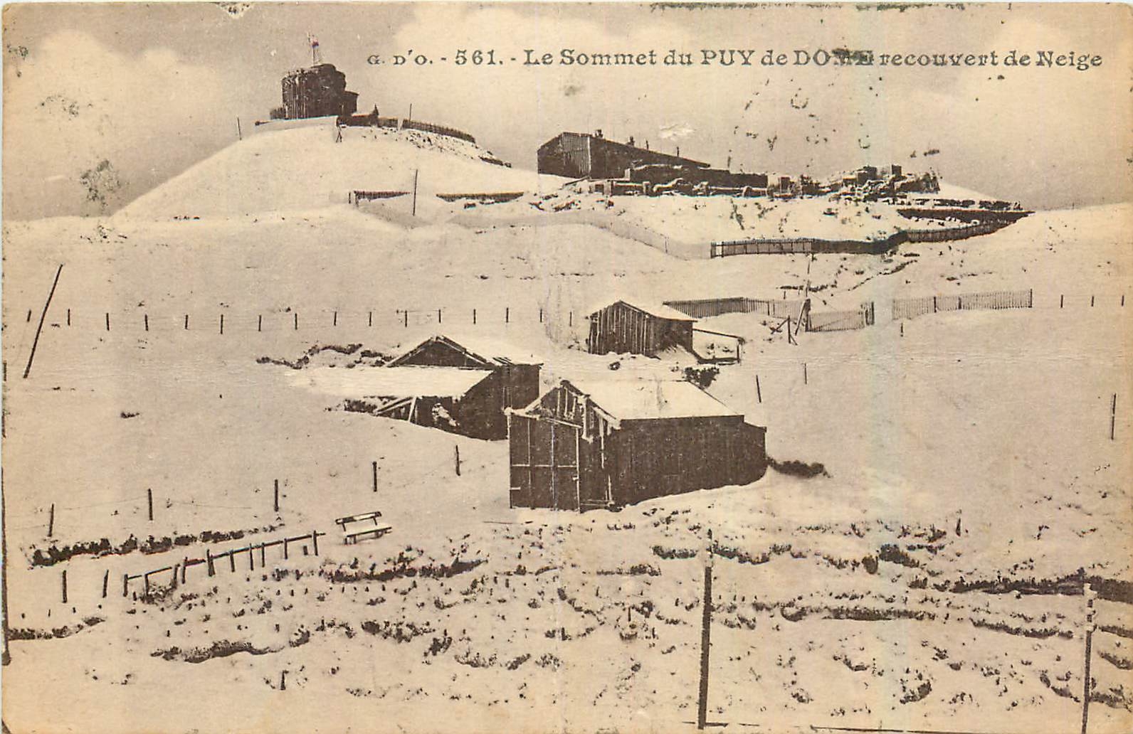 Le Sommet du PUY de DÔME recouvert de Neige — g.d'o. - 561