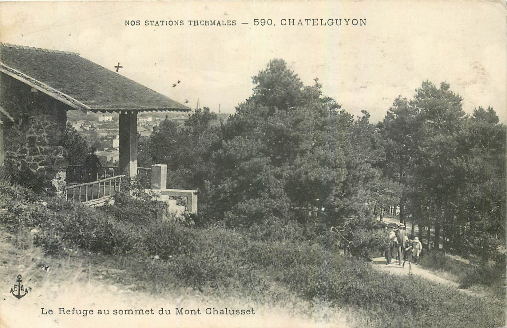 CPA Nos Stations Thermales Chatelguyon Le refuge au sommet du Mont Chalusset