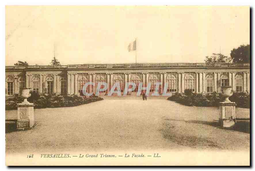 CPA Versailles Le Grand Trianon La Facade 