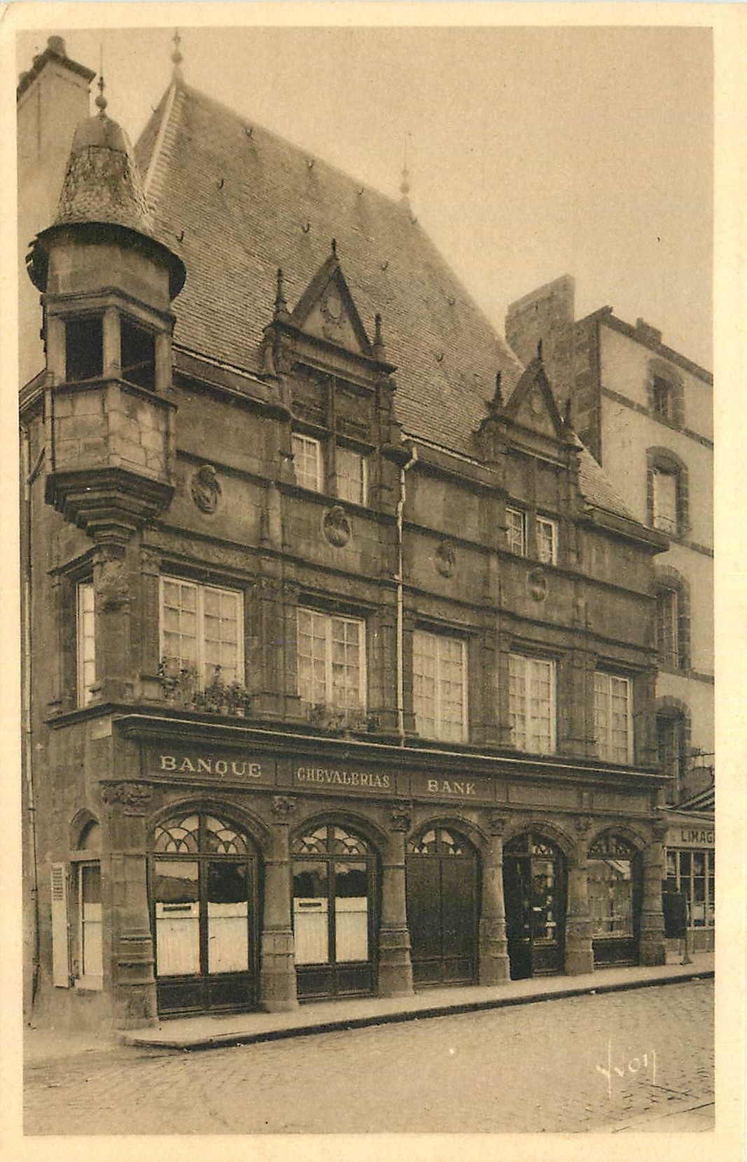 CPA Riom Puy de Dome Maison des Consuls Banque Chevalerias 