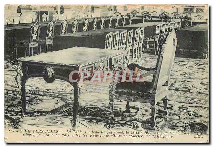 Palais de Versailles — La Table sur laquelle fut signé, le 28 juin 1919, dans la Galerie des Glaces, le Traité de Paix entre les Puissances alliées et associées et l'Allemagne — JND Phot.