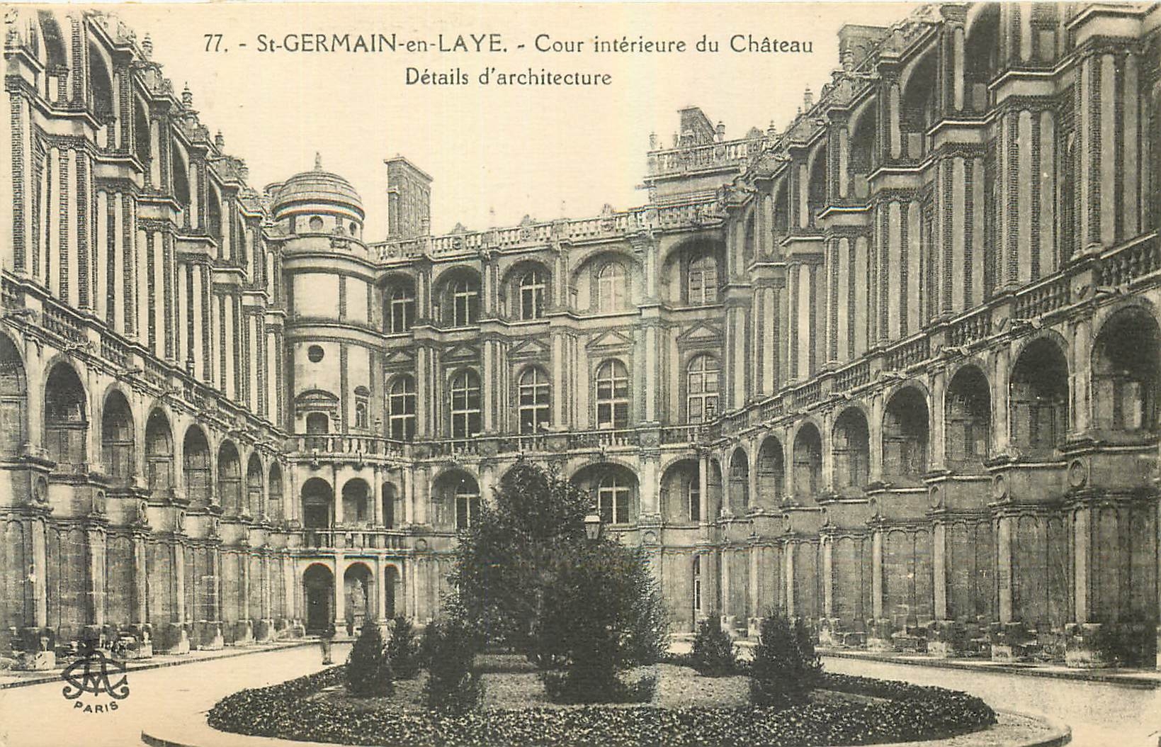 CPA St Germain en Laye Cour interieure du Chateau Details d'architecture 
