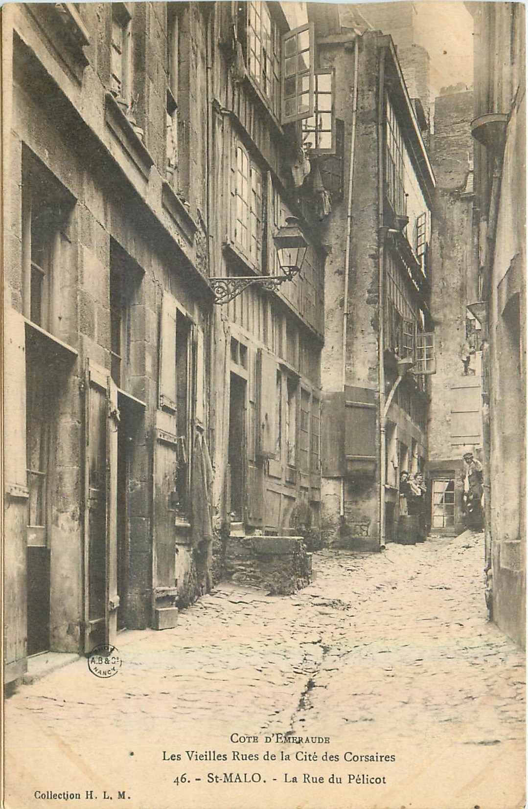 CPA Cote d'Emeraude Les Vieilles Rues des Corsaires St Malo La Rue du Pelicot