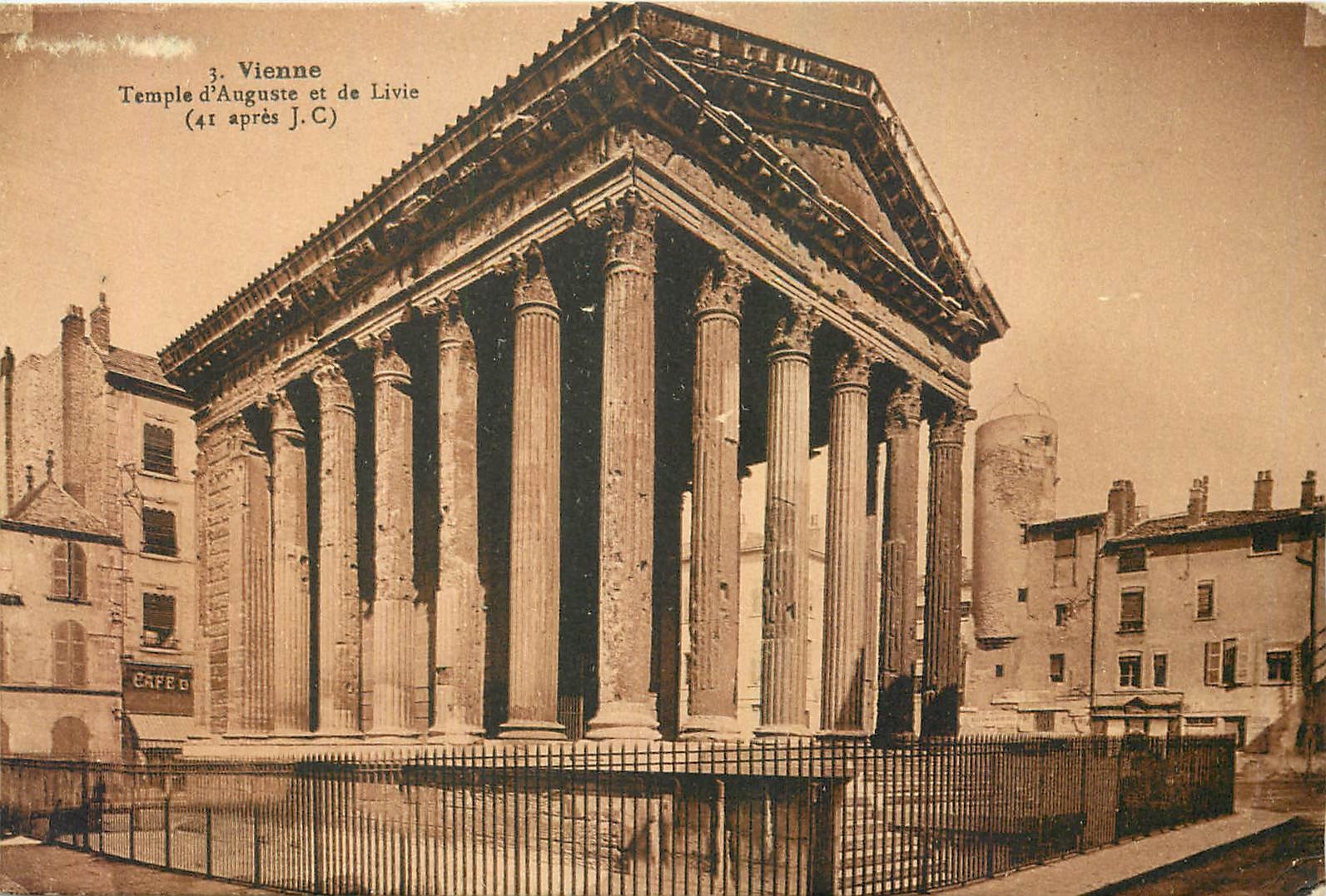 CPA Vienne Temple d'Auguste et de Livie 