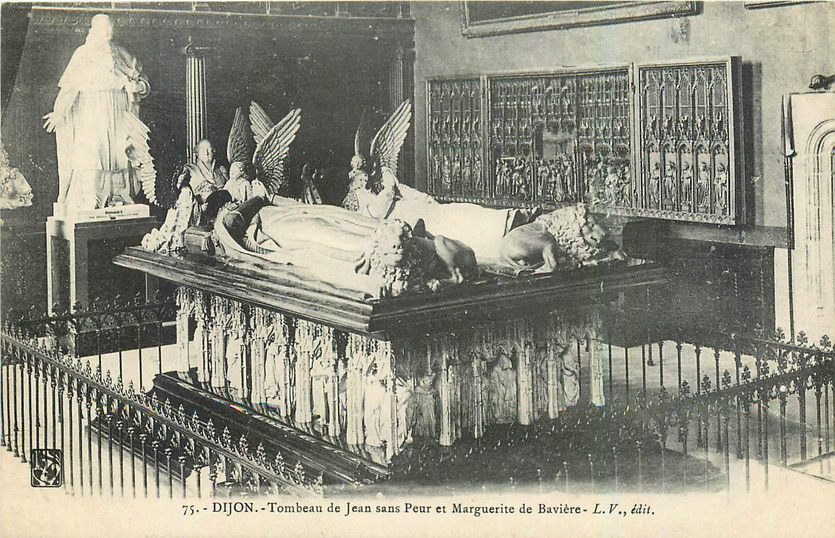 CPA Dijon Tombeau de Jean sans Peur et Marguerite de Baviere 