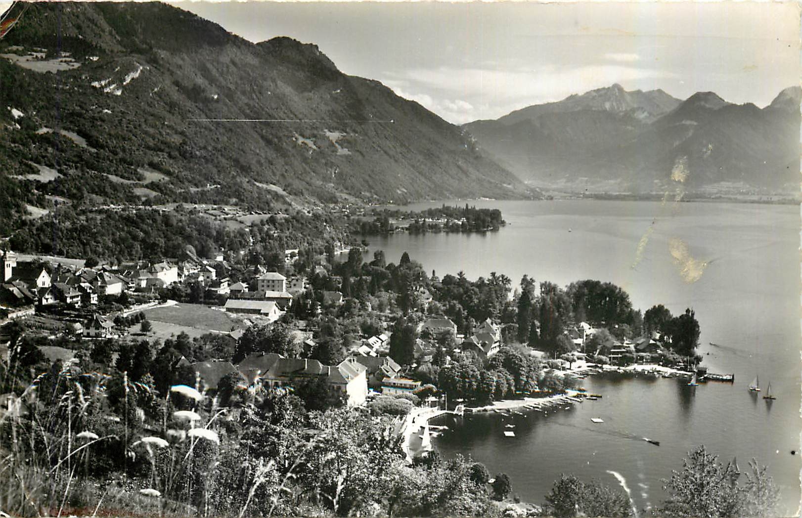 CPA Talloires et le Lac d'Annecy en premier plan l'ancienne abbaye
