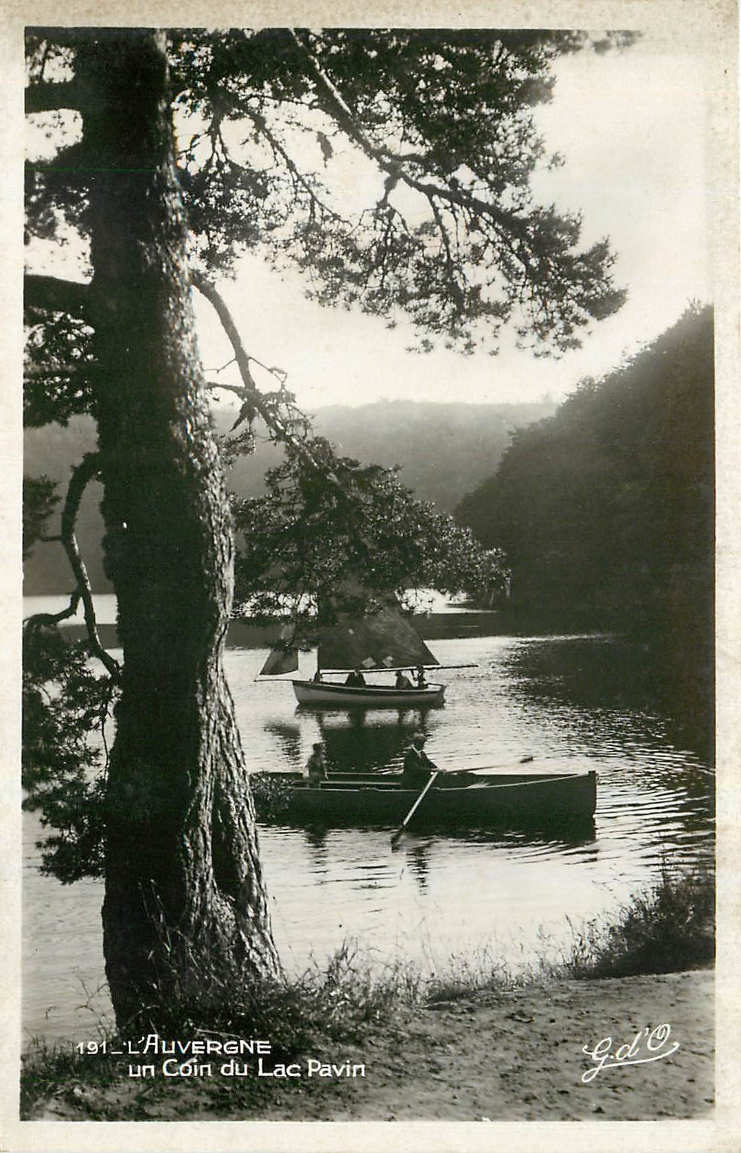 CPA l'Auvergne un Coin du Lac Pavin 