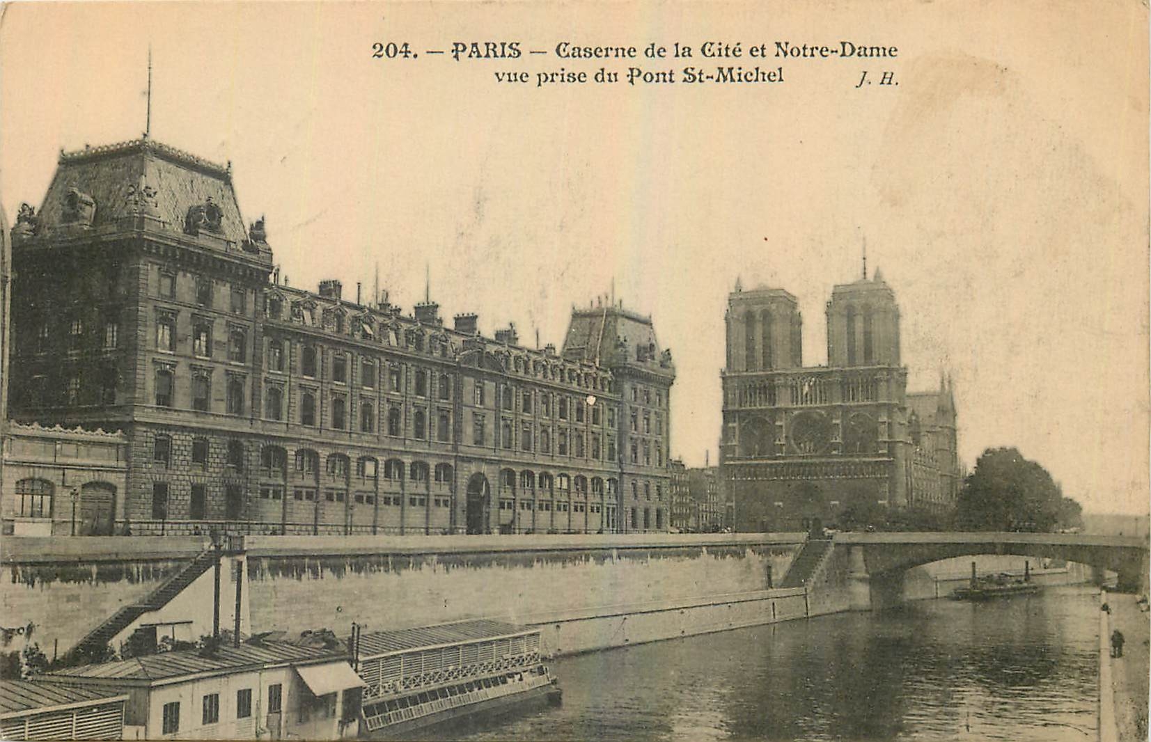 CPA Paris Caserne de la Cite et Notre Dame vue prise du Pont St Michel 