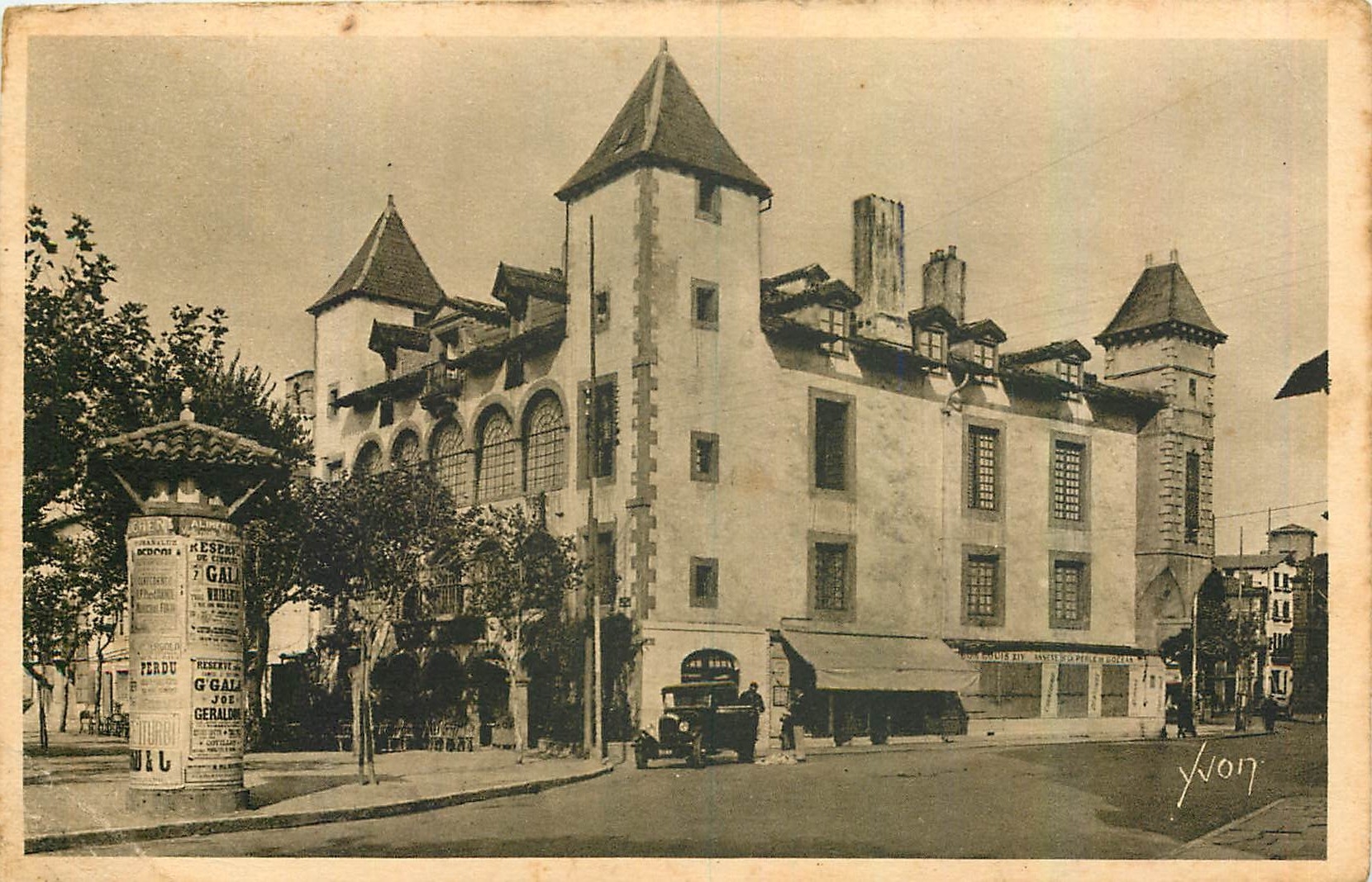 CPA Cote Basque St Jean de Luz Basses Pyrennes Chateau de Louis 