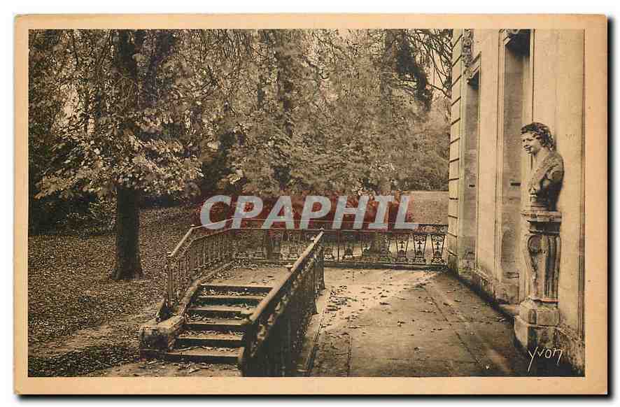 CPA Splendeurs et Charmes de Versailles Entree de Trianon sous bois 