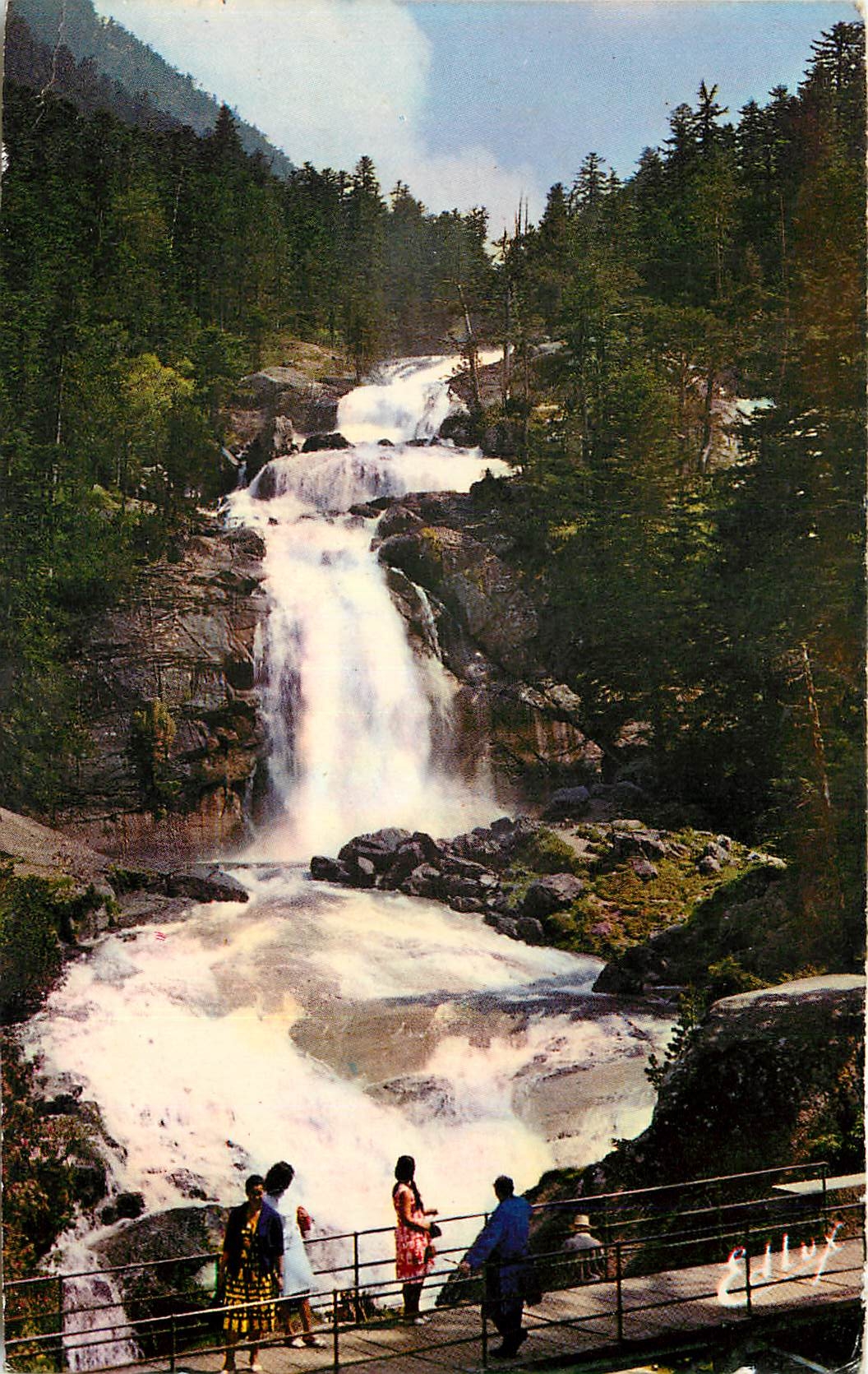CPM Les pyrenees Environs de Cauterets La Cascade du Pont d'Espagne 