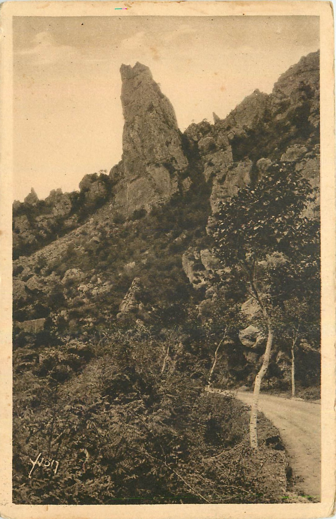 CPA La Douce France Corges du Tarn Roque Aiguille 