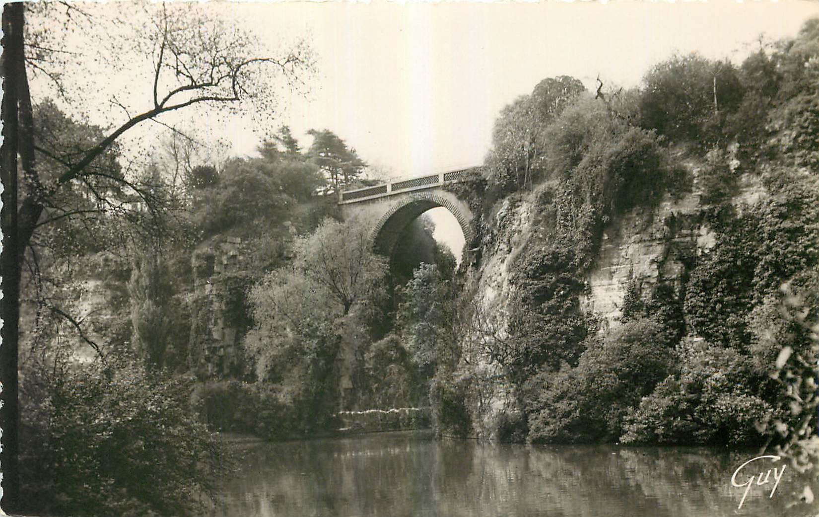 CPM Paris et ses Merveilles Le parc des Buttes Chaumont Le Lac et le pont 