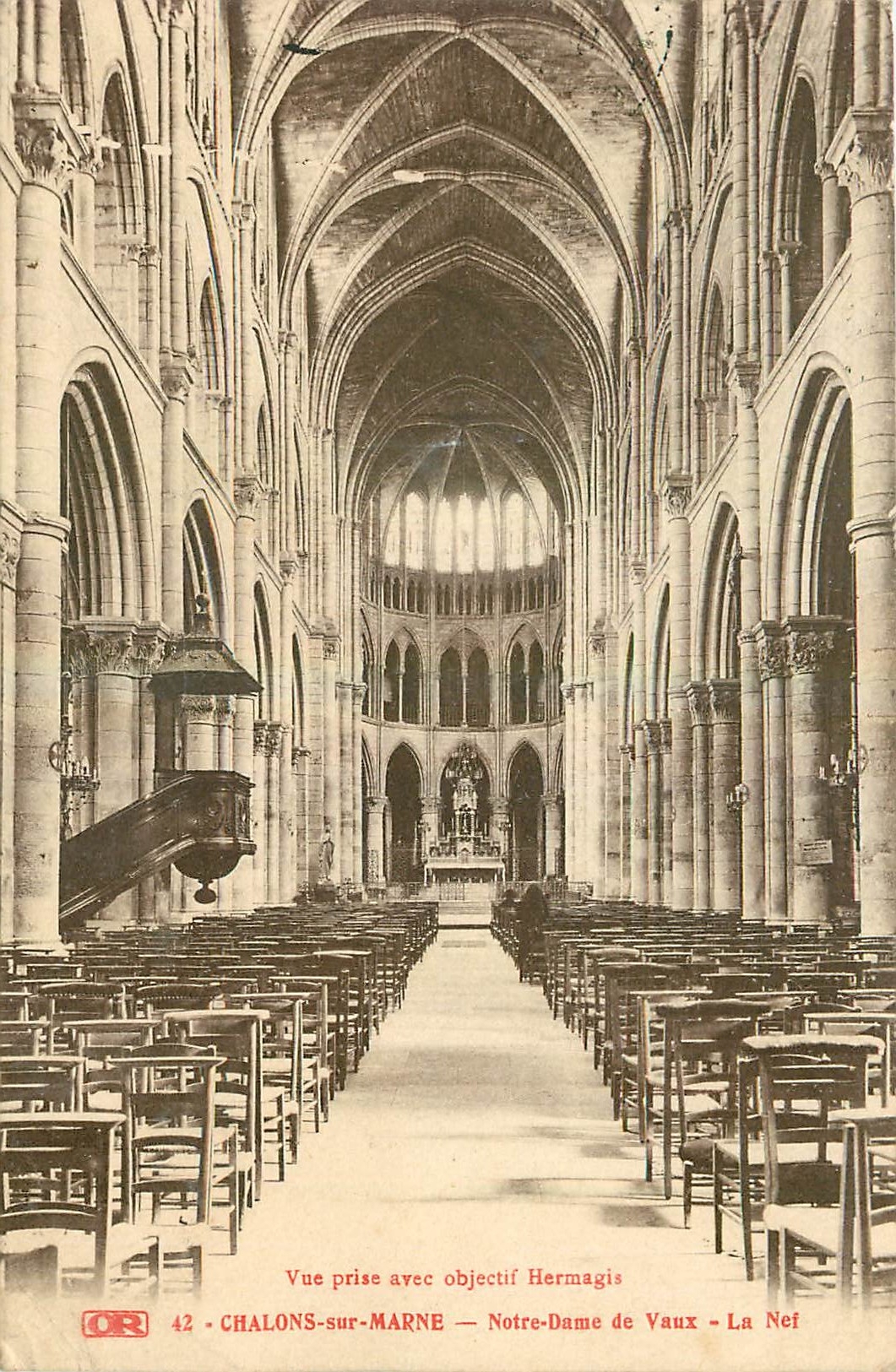 CPA Chalons sur Marne Notre Dame d Vaux La Nef 