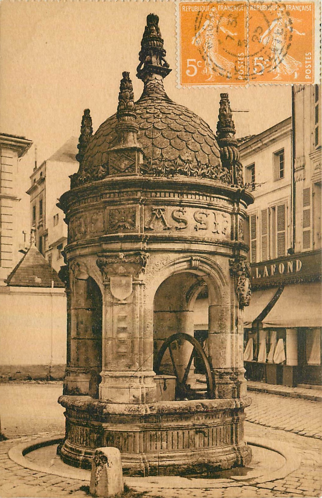 CPA Saint Jean d'Angely Fontaine du Pilori 