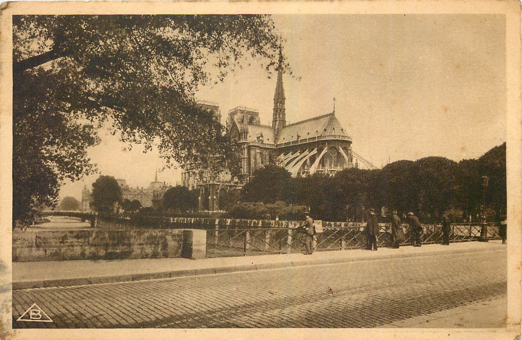 CPA Vues de Paris Notre Dame 