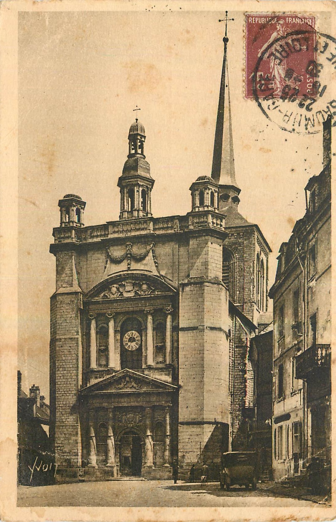 CPA Chateaux de la Loire Saumur Maine et Loite Eglise Saint Pierre 