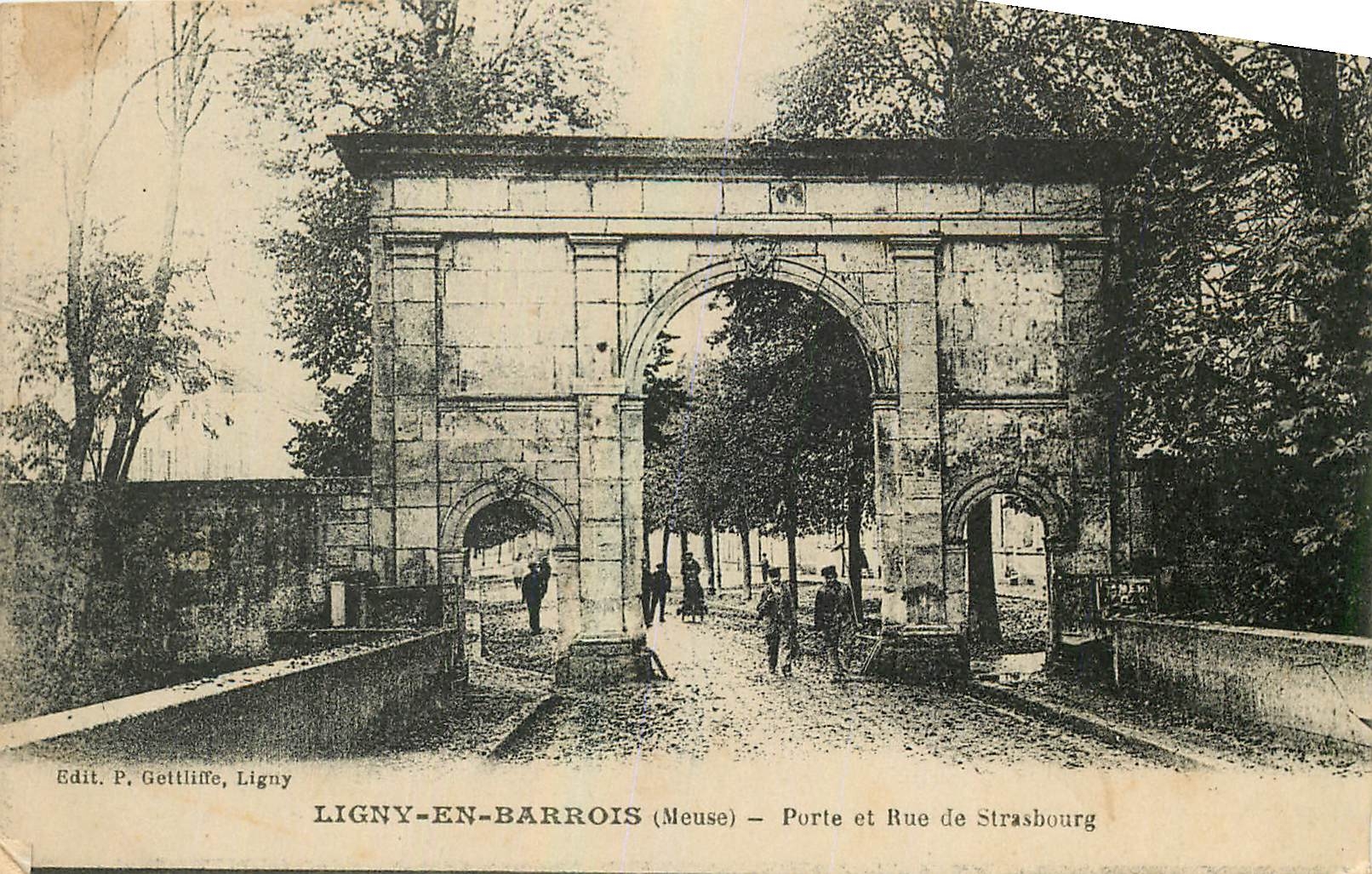 CPA Ligny en Barrois Meuse Porte et Rue de Strasbourg 