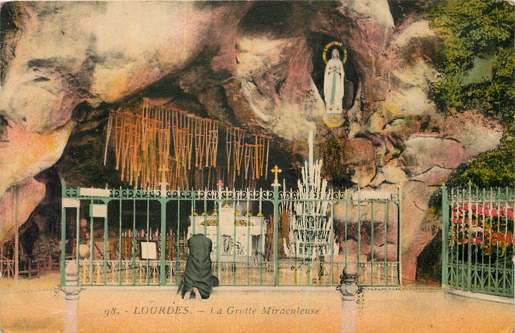 CPA Lourdes La Grotte Miraculeuse 