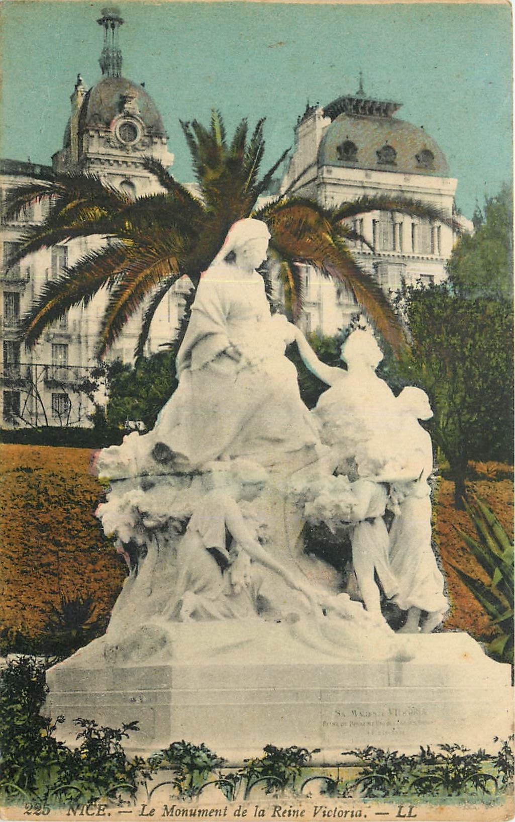 CPA Nice Le Monument de la Reine Victoria 