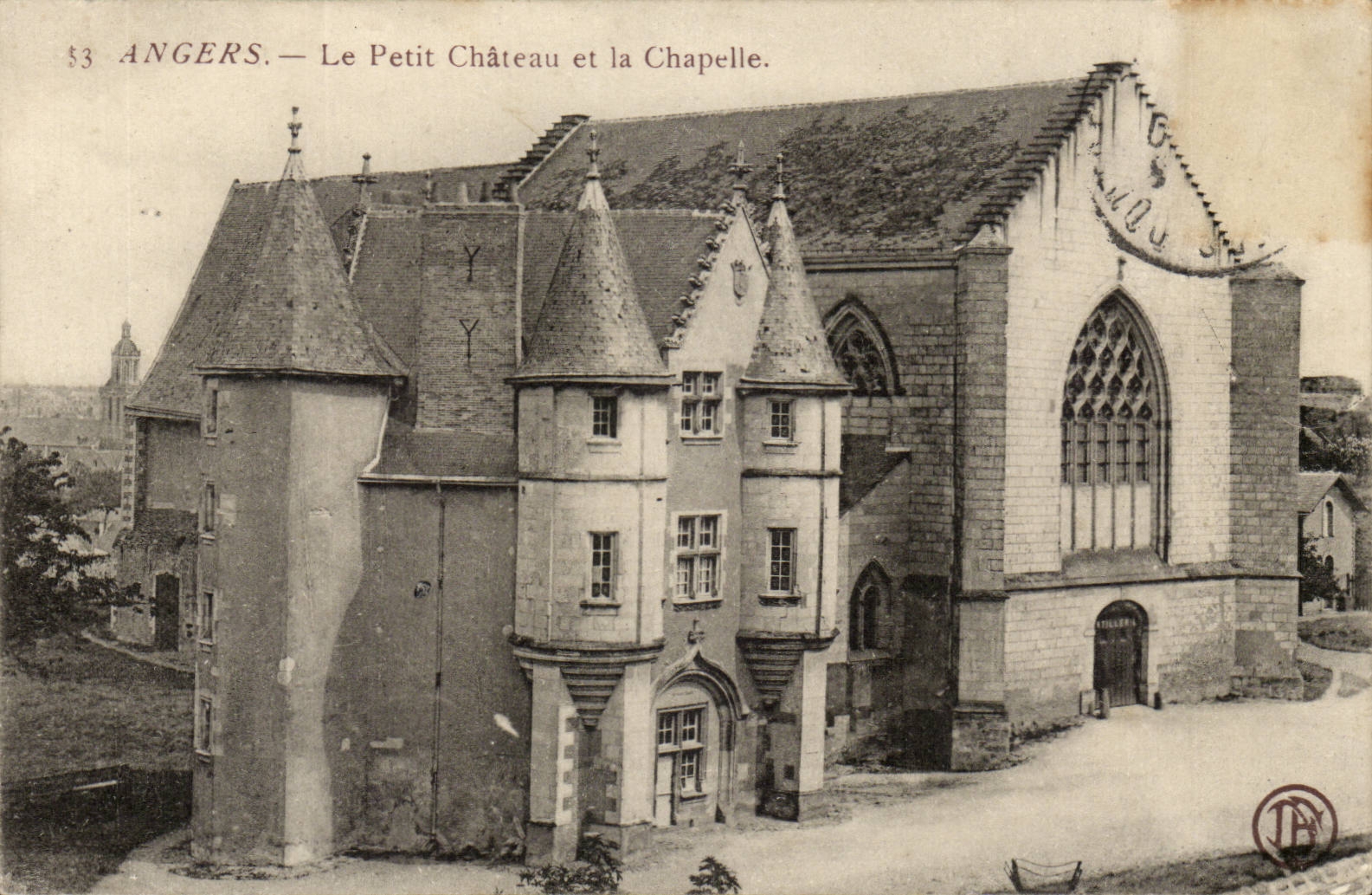 Angers CPA le petit chateau et la chapelle
