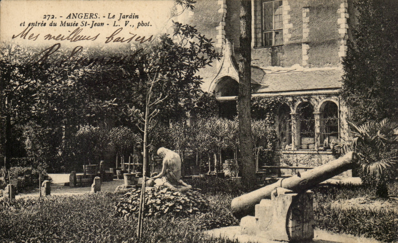 Angers CPA le jardin et entree du musee St Jean