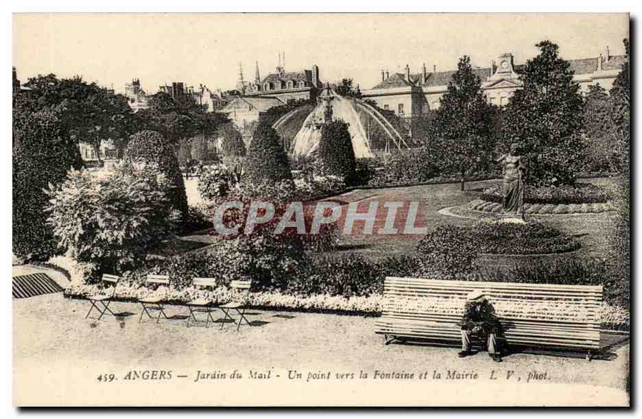 Angers CPA Jardin du Mail Un point vers la fontaine et la mairie