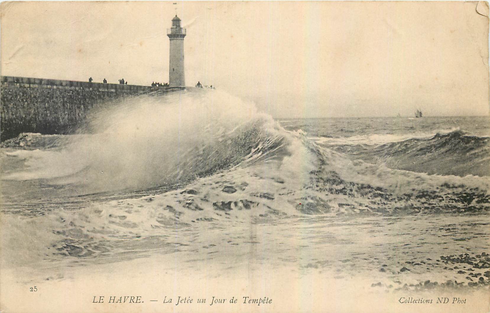 CPA Le Havre La Jetee un Jour de Tempete Phare