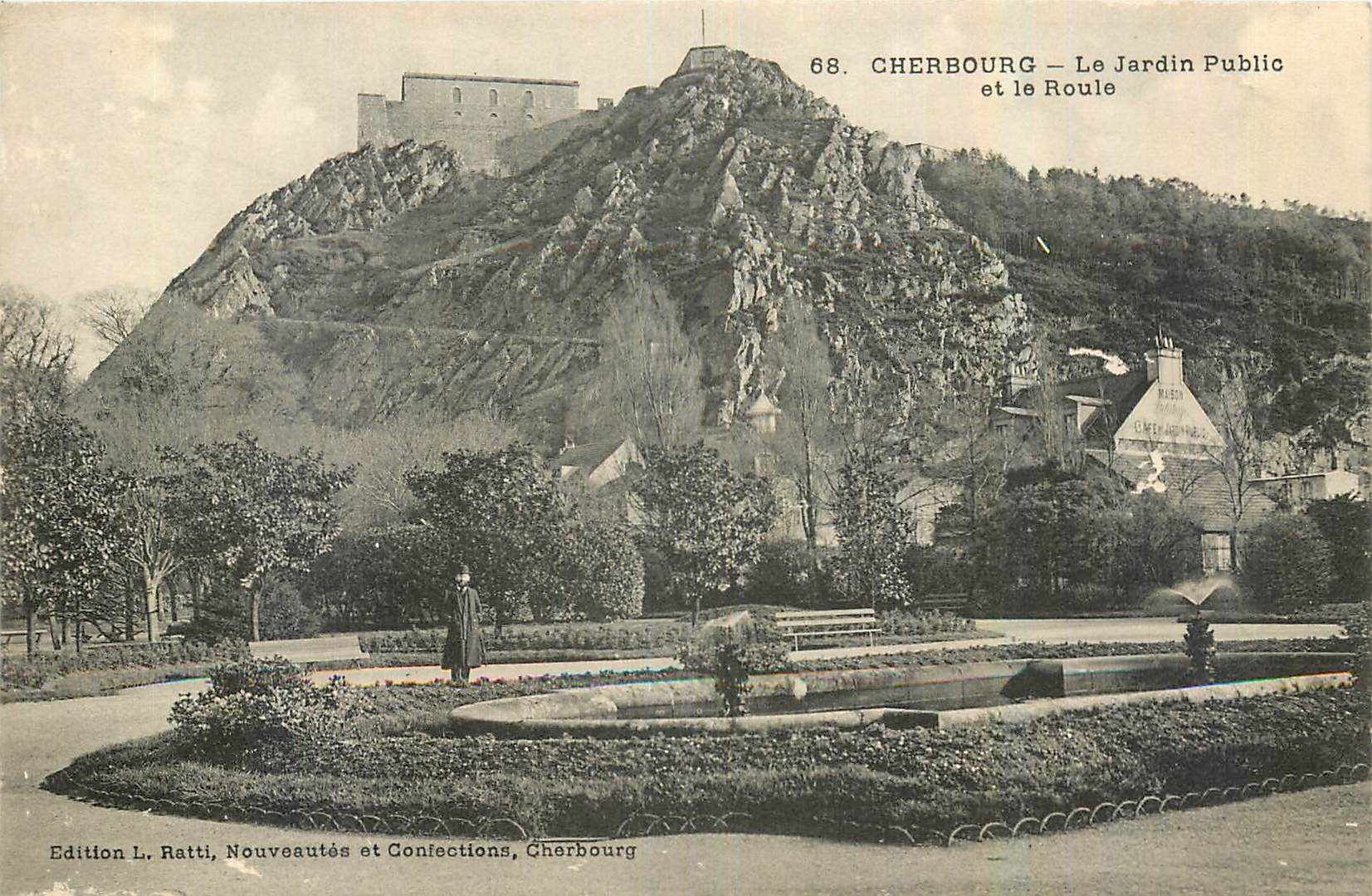 CPA Cherbourg Le Jardin Public et le Route 