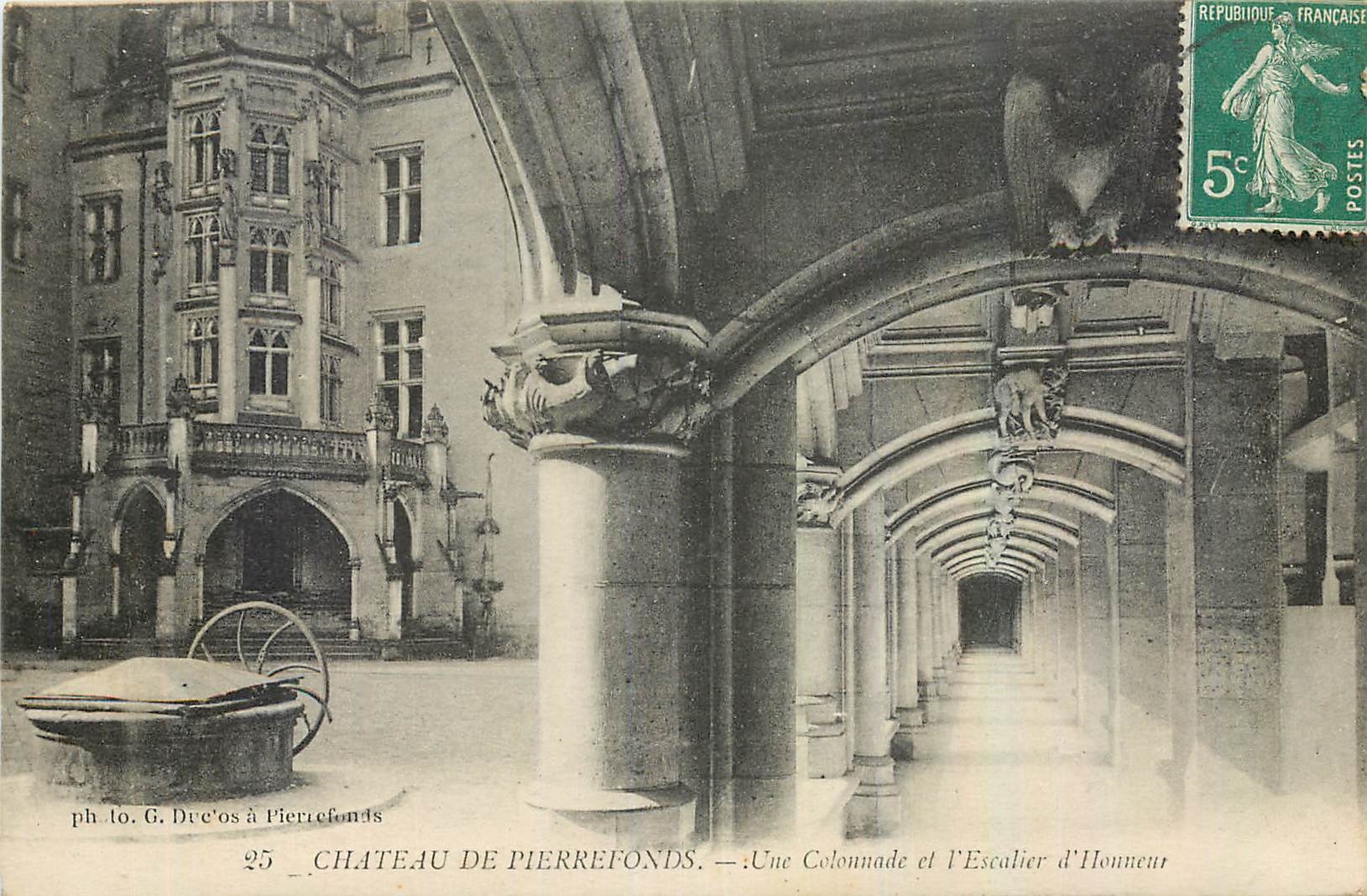 CPA Chateau de Pierrefonds une Colonnade et l'Escalier D'Honneur 