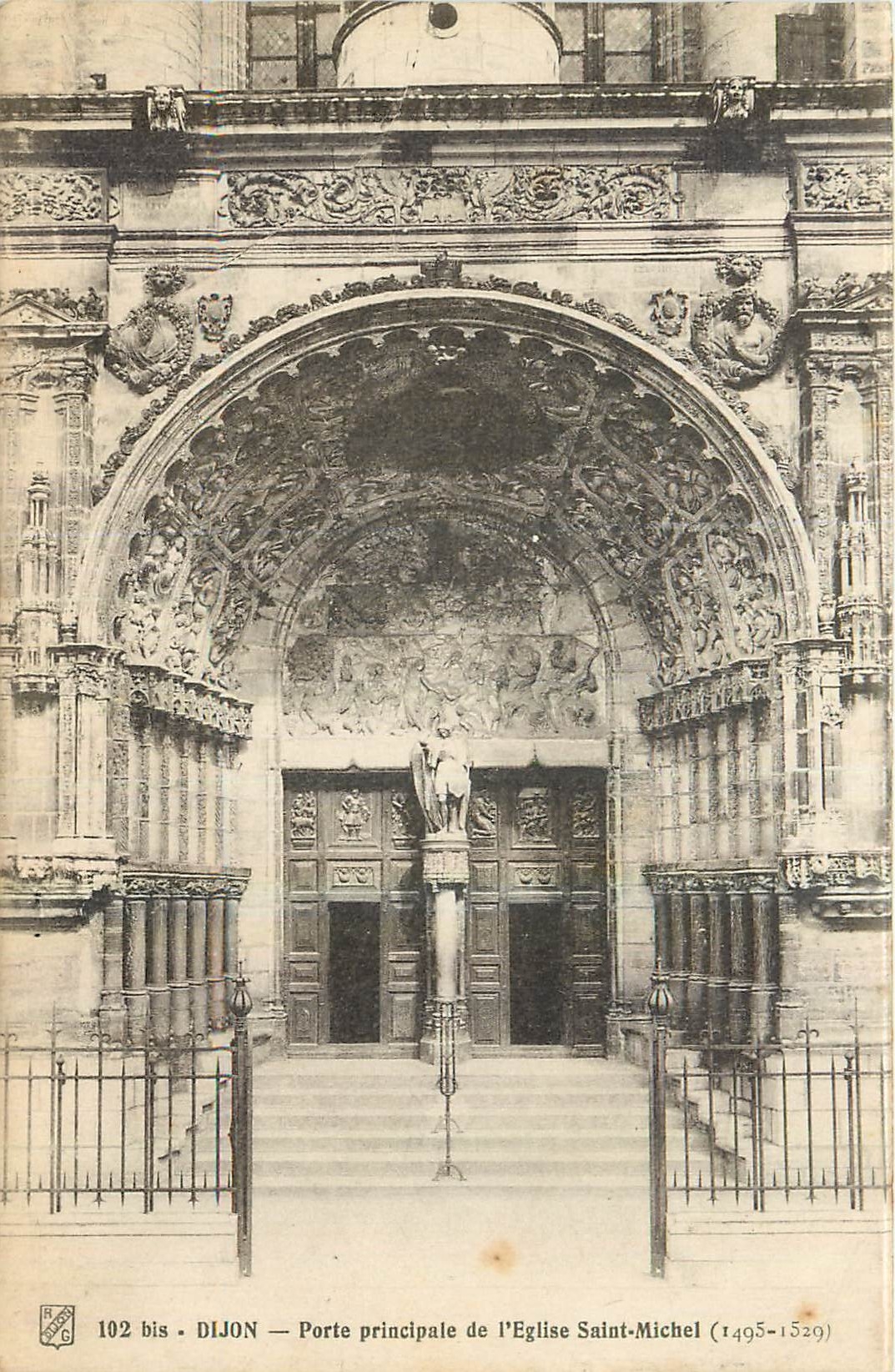 CPA Dijon Porte principale de l'Eglise Saint Michel 