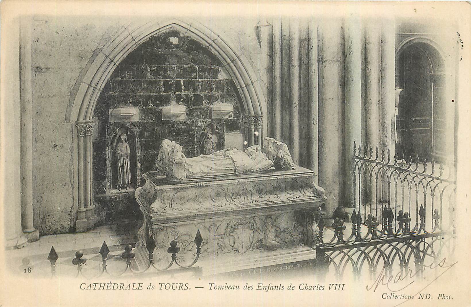 CPA Cathedrale de Tours Tombeau des Enfants de Chartles VIII 