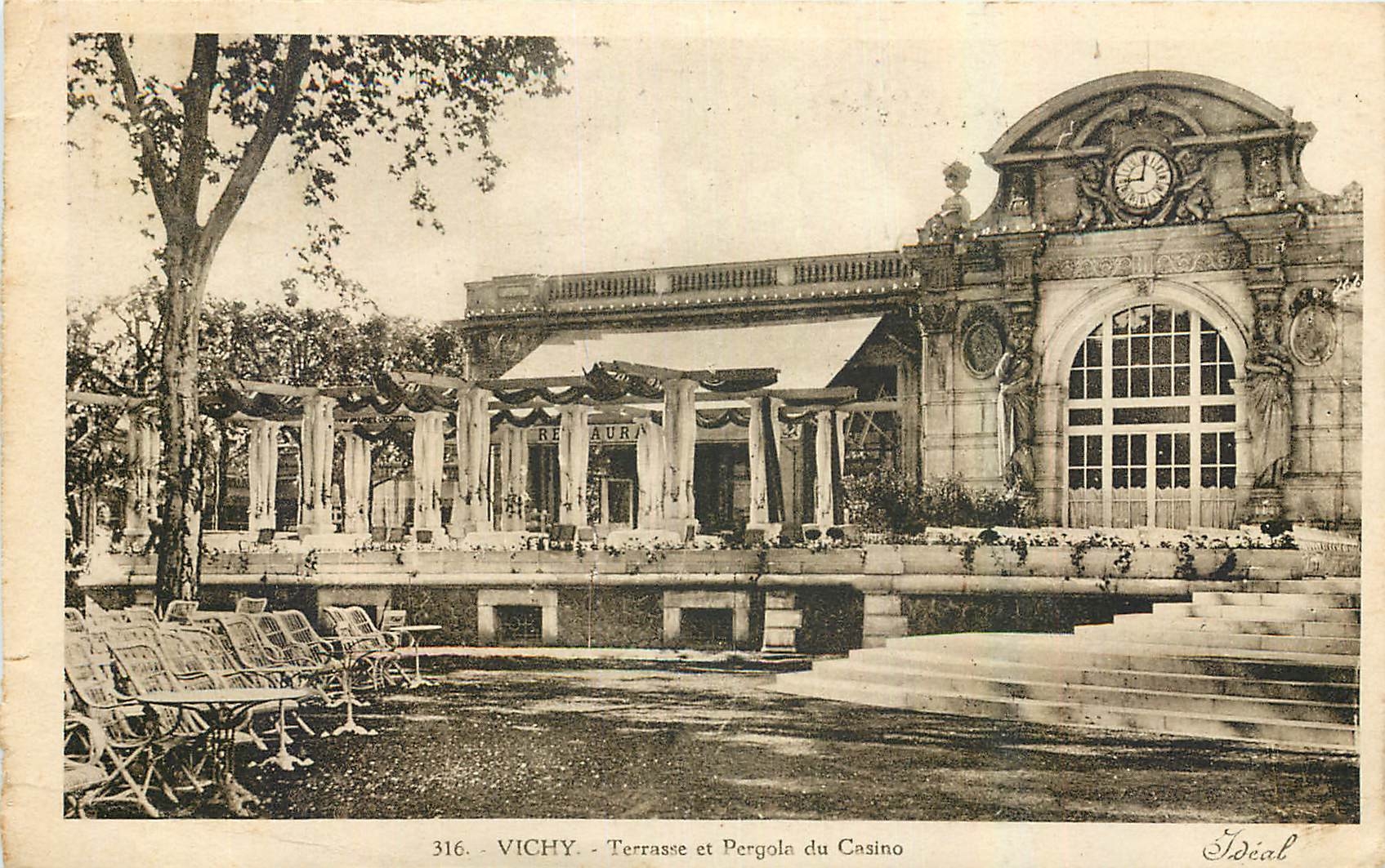 CPA Vichy Terrasse et Pergola du Casino 