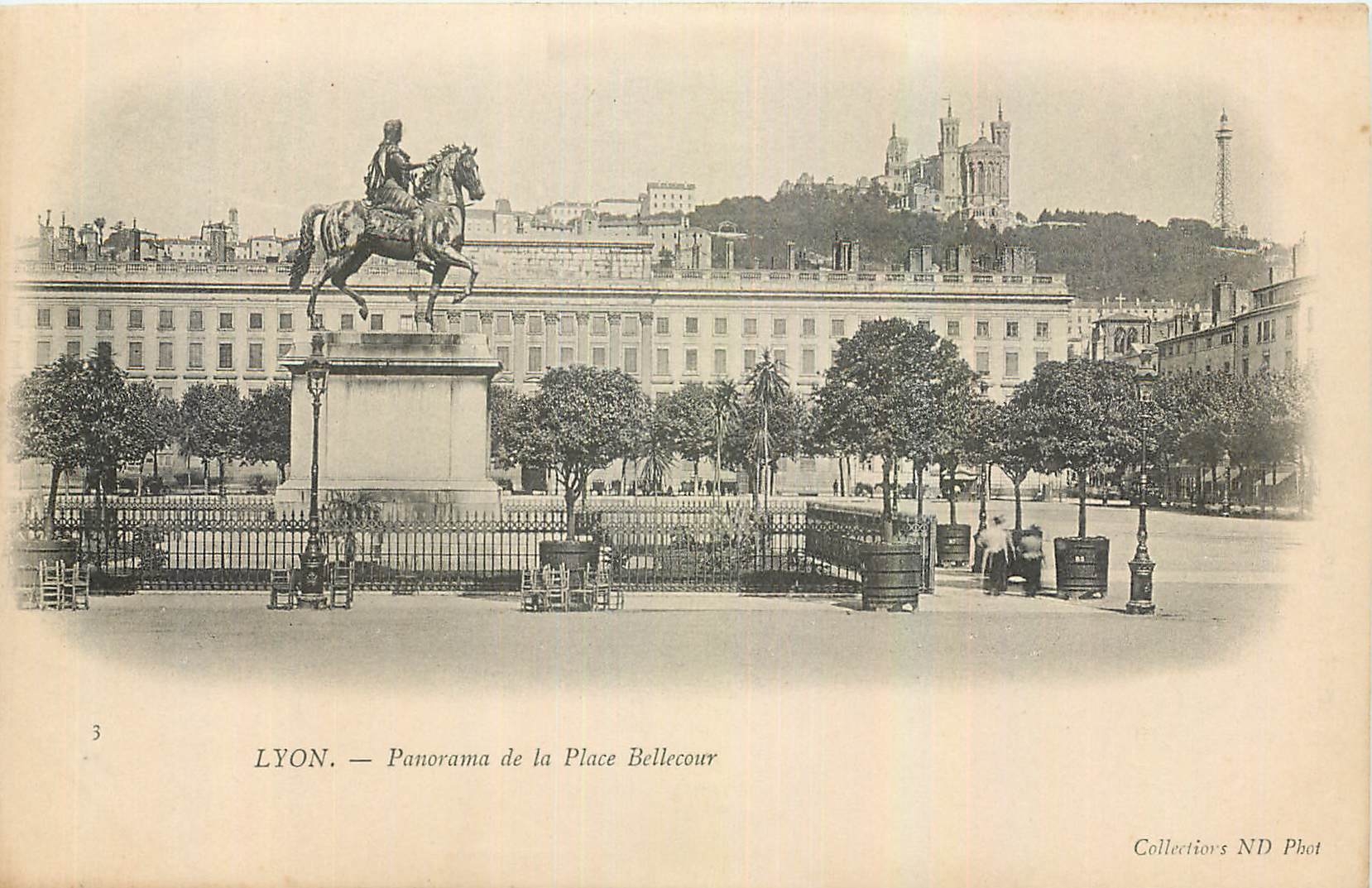 CPA Lyon Panorama de la Place Bellecour 