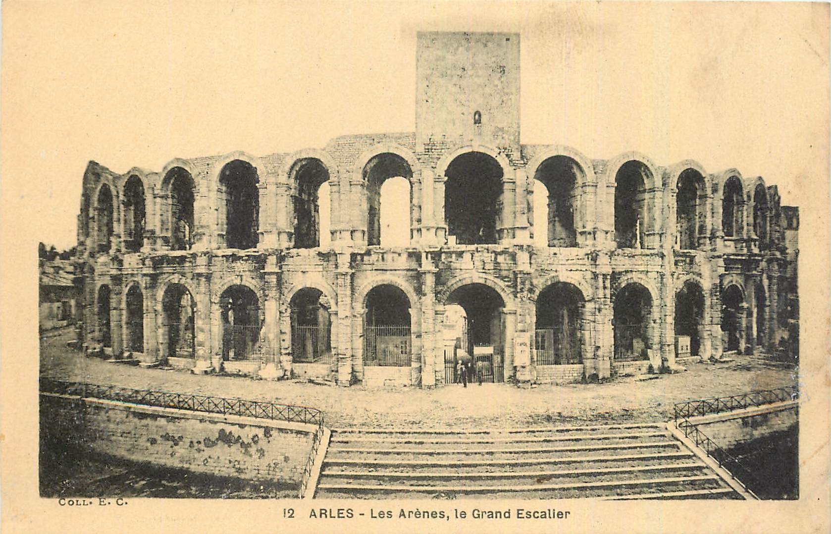 CPA Arles Les Arenes le Grand Escalier 