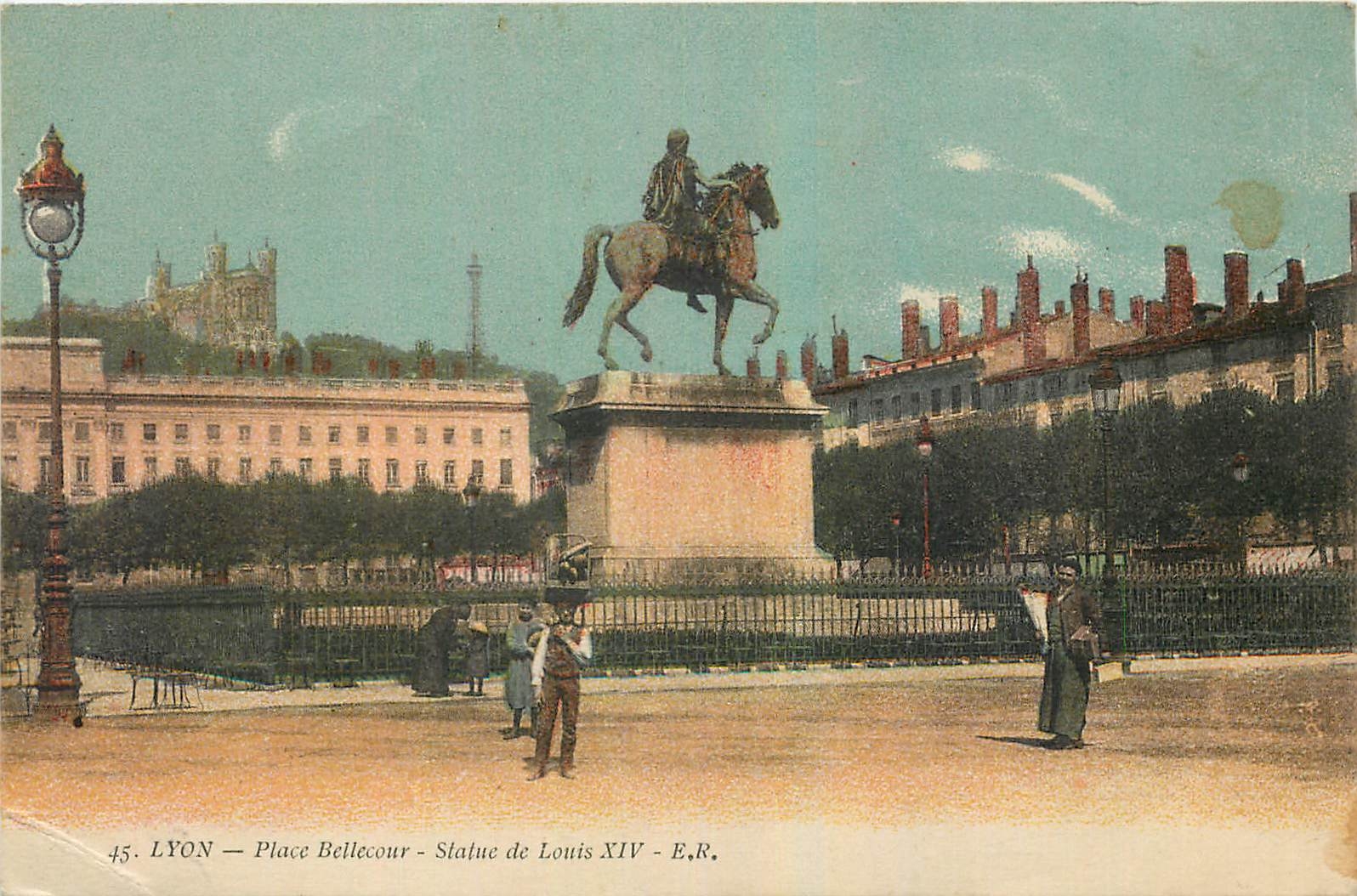 CPA Lyon Place Bellecour Statue de Louis XIV 