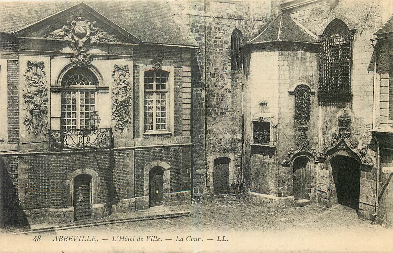 CPA Abbeville l'Hotel de Ville La Cour 
