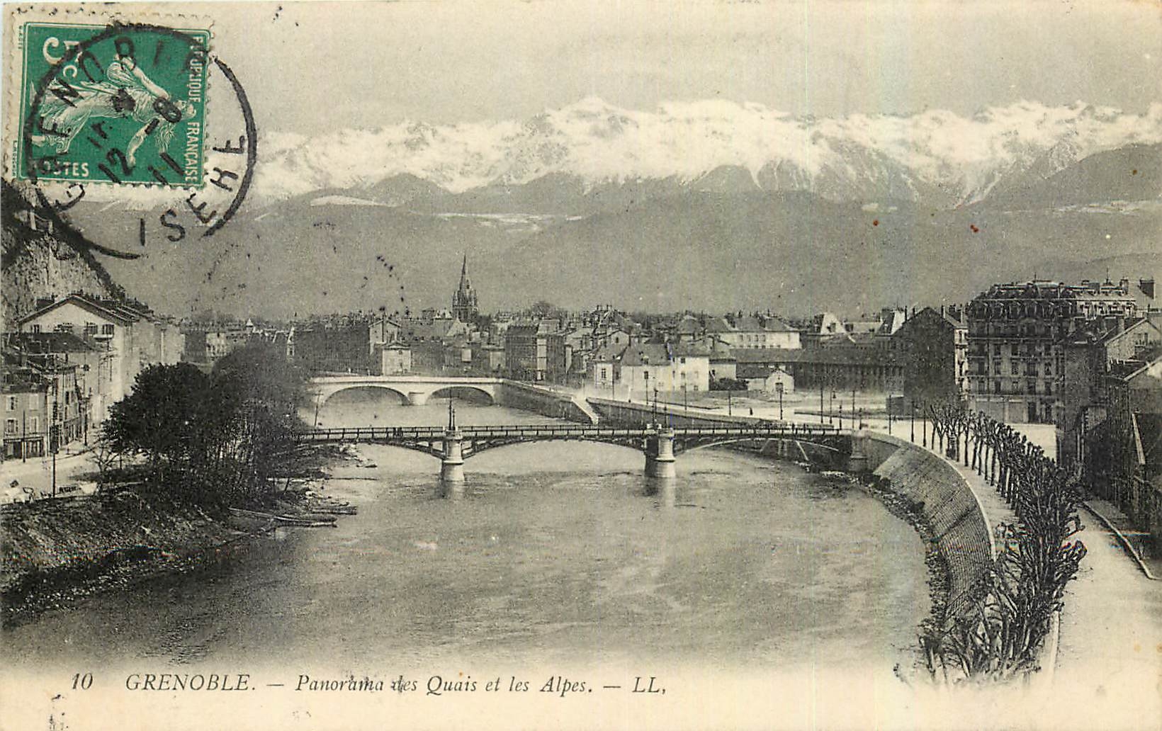 CPA Grenoble Panorama des Quais et les Alpes 