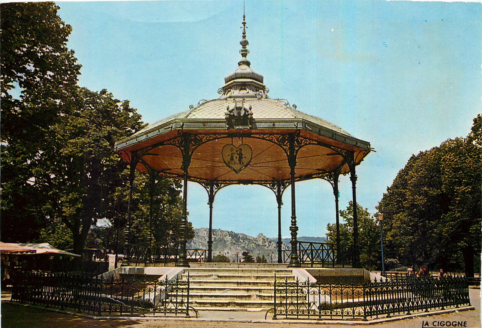CPA Valence Drome Le Kiosque des Amoureux de Peynet 