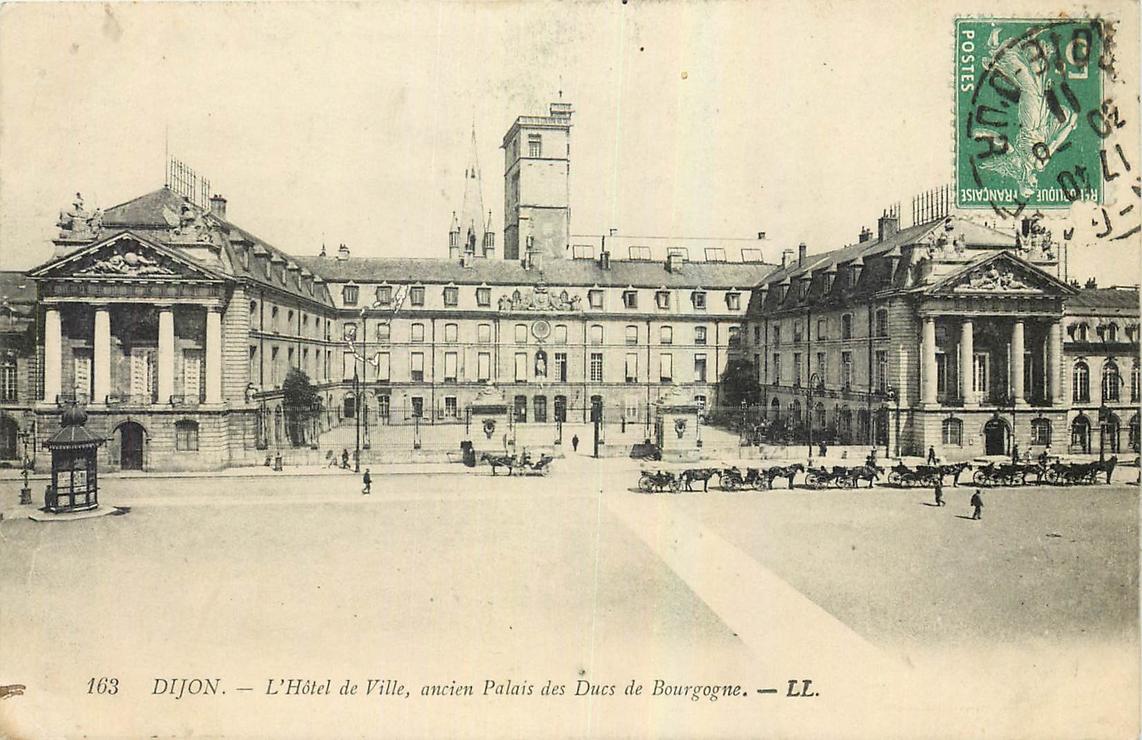 CPA Dijon l'Hotel de Ville ancien Palais des Ducs de Bourgogne 